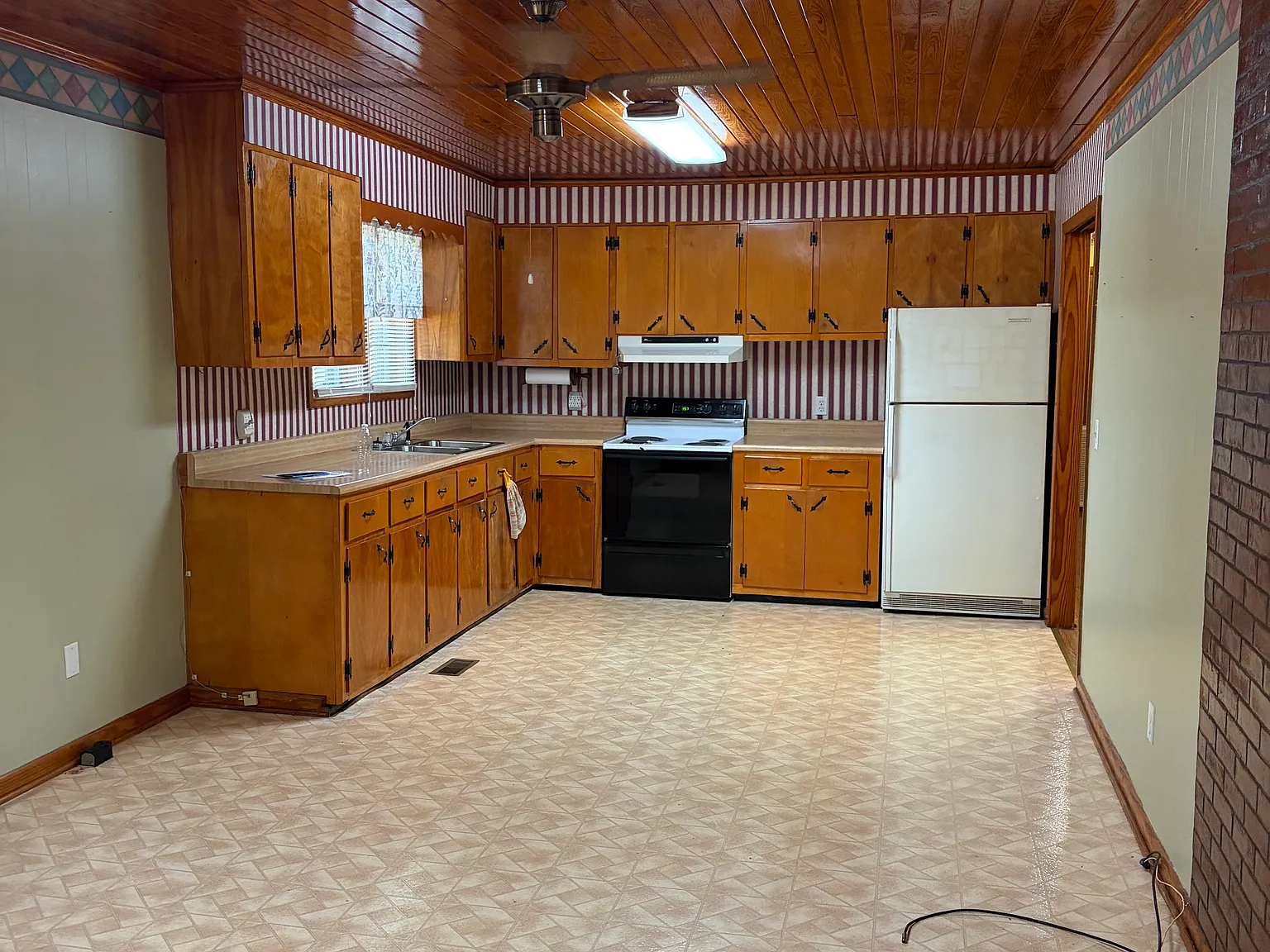3 bed, 1861 sqft, $1,050 — Photo 3