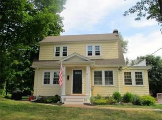 61 Cross St, Reading, MA 01867