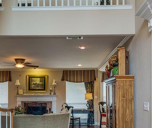 4th image of 1605 Hill Creek Dr