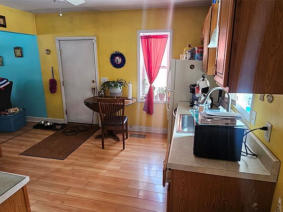 5th image of 2819 McClelland Ave
