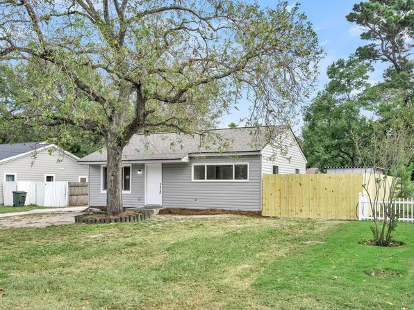 5806 Sedgefield Dr, Hanahan, SC 29410