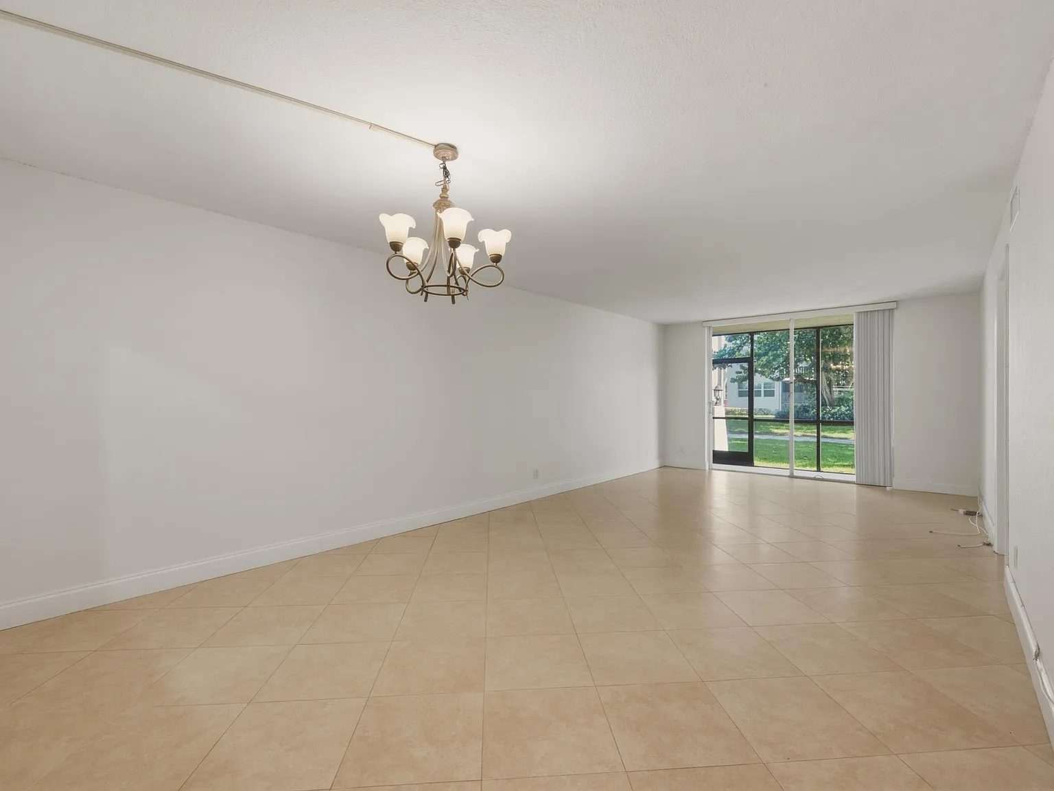 2 bed, 2.0 bath, 1170 sqft, $1,800 — Photo 3