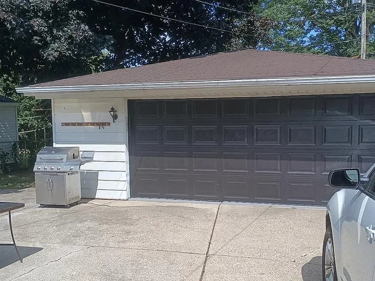 25880 Groveland St — Photo 7