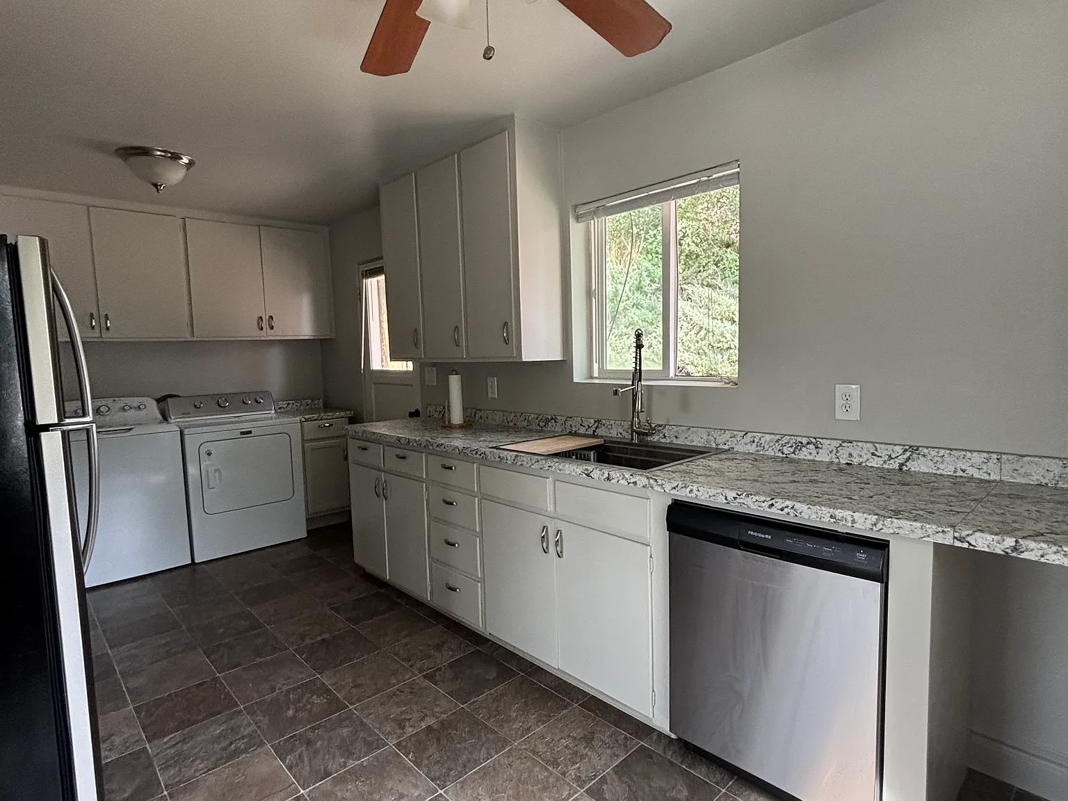 2 bed, 900 sqft, $1,800 — Photo 4