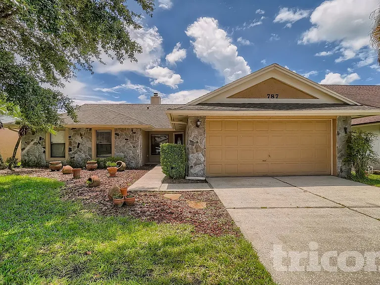 787 Tomlinson Ter — Photo 2