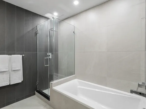 3707 Blackstone Avenue image 13 of 35