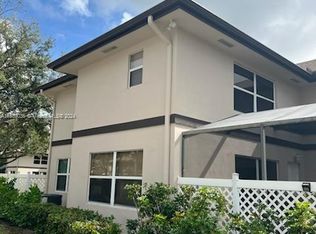 5 Amherst Ct APT D, Royal Palm Beach, FL 33411