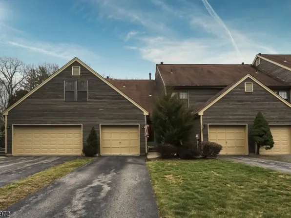39 Lexington Ln APT B, West Milford, NJ 07480