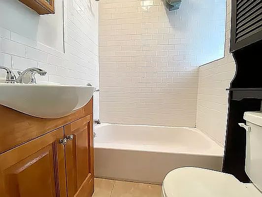 5th image of 254 Broome St APT 11