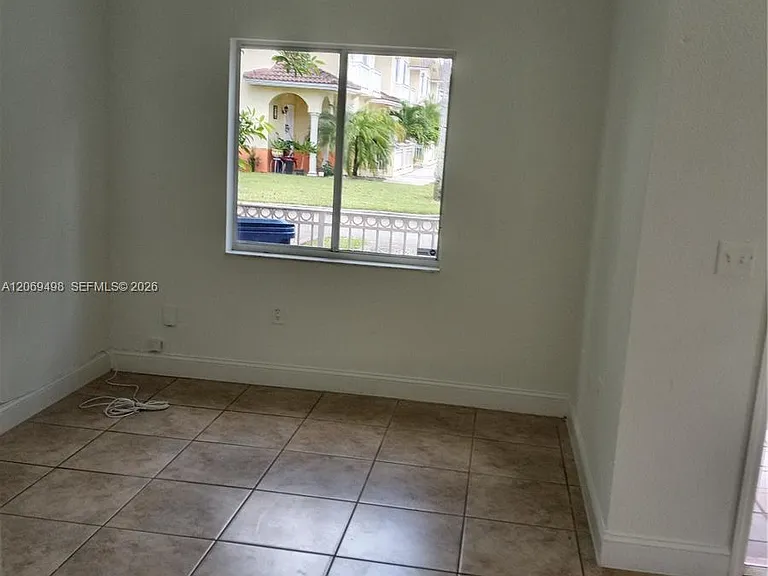 7427 NW 181st Ter #7427 — Photo 4