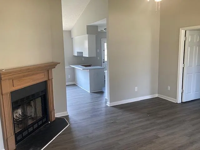 704 Seaton Ct — Photo 5
