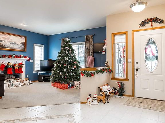 3rd image of 3600 S Highlands Blvd