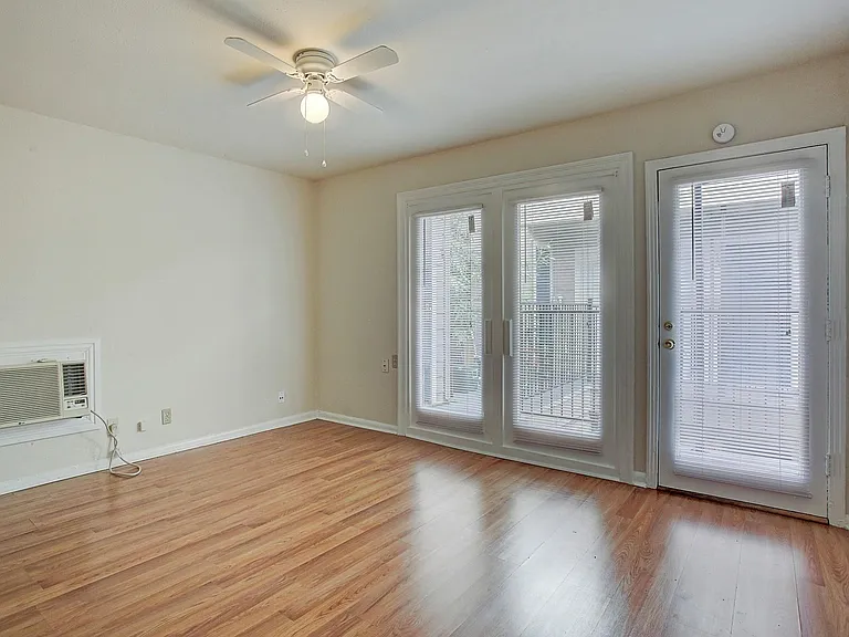 2202 Park St #8 — Photo 6