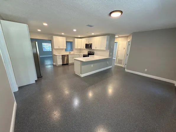 1328 NE 5th Ave, Crystal River, FL 34428