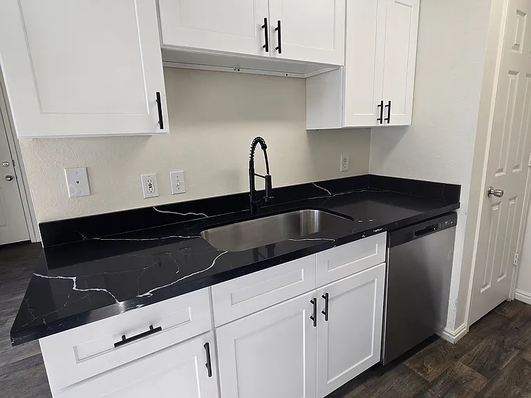 Southgate Apartments — Photo 9