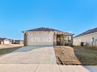 846 E Sparrow Cir, Fayetteville, AR 72701