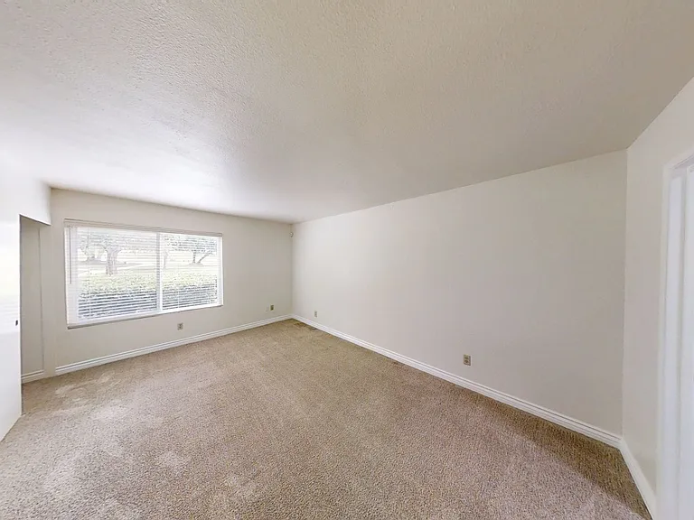 860 Ardmore Cir — Photo 7