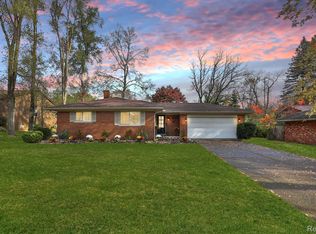 2163 Somerset Rd, Bloomfield Hills, MI 48302