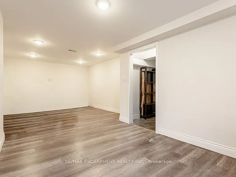 270 Beach Blvd — Photo 32