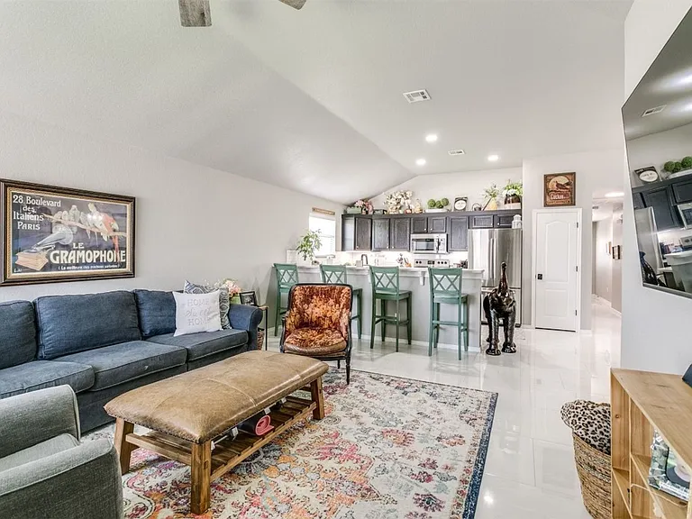 1254 Kingston Rd — Photo 4