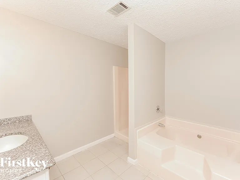4945 Bent Creek Ct — Photo 10