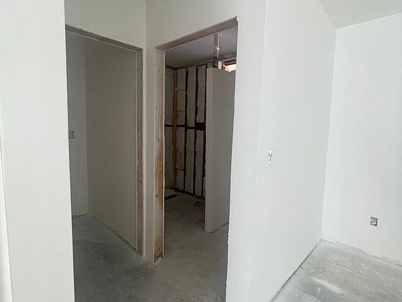 3rd image of 1716 W Eldred Ave