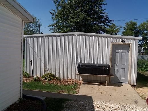 4th image of 823 N Sycamore St