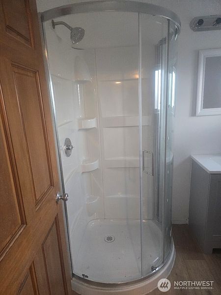 4th image of 307 E 3rd Avenue