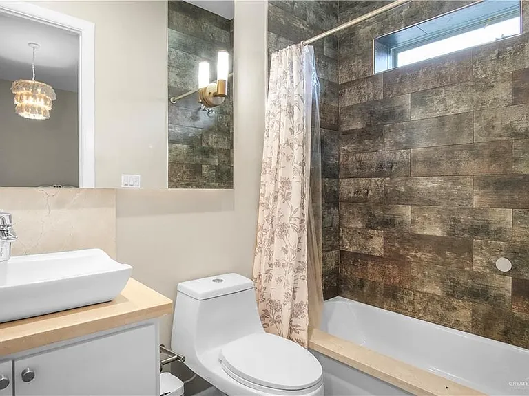 1824 Harvard Ave — Photo 13