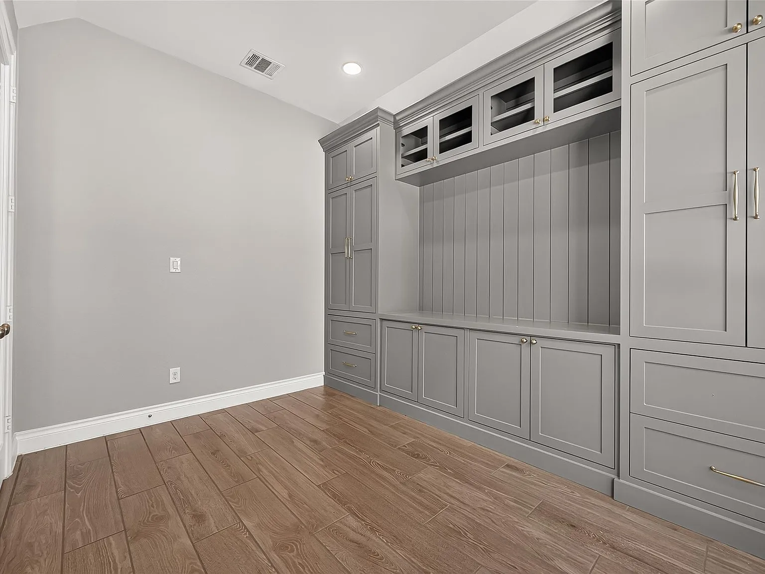 3 bed, 2.0 bath, 1998 sqft, $2,400 — Photo 4