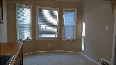 3rd image of 1062 White Ave
