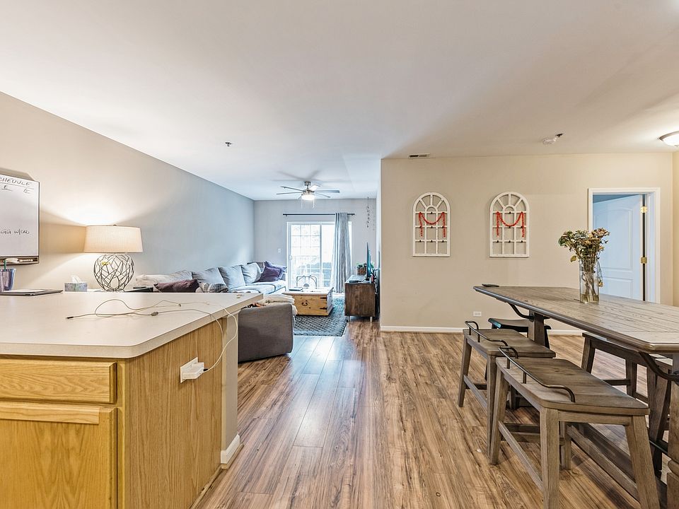 10 N Lake St Grayslake IL Zillow