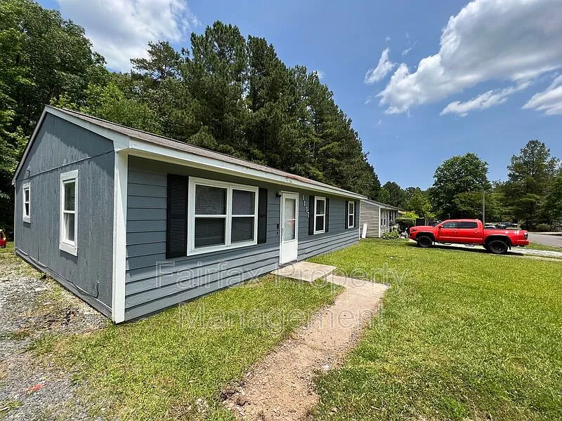 3 bed, 2.0 bath, 1120 sqft, $1,850 — Photo 3