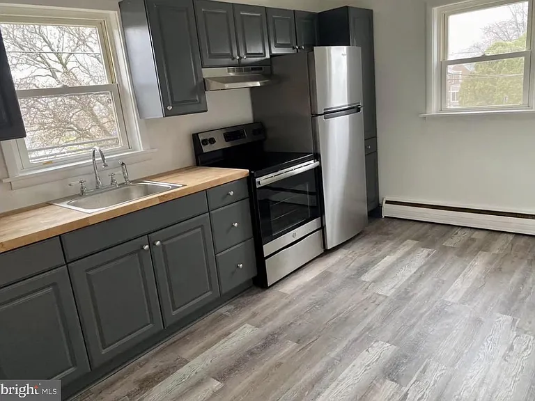 672 Colwell Rd — Photo 2