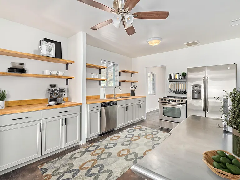 1019 S Una Ave — Photo 13