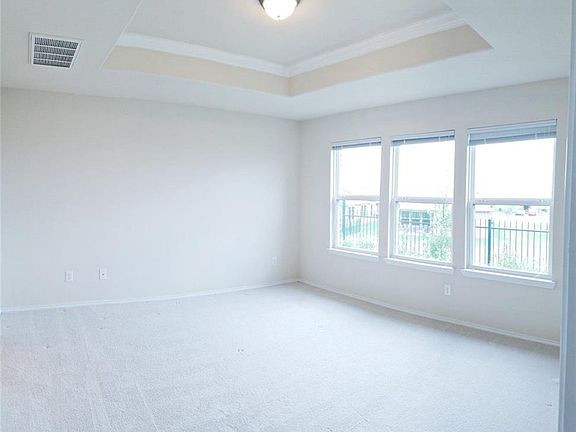 5th image of 311 Mariposa Ln