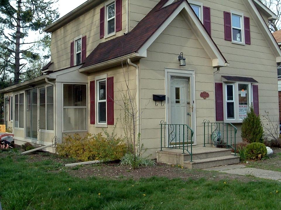 1st image of 290 Voorheis St