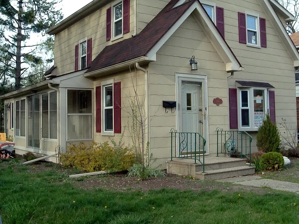 290 Voorheis St