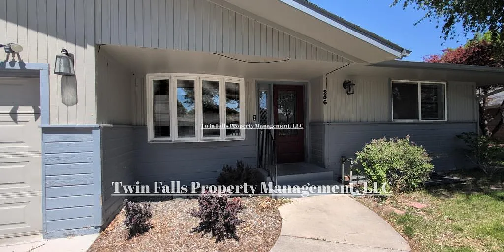 Building Photo - 256 Crestview Dr