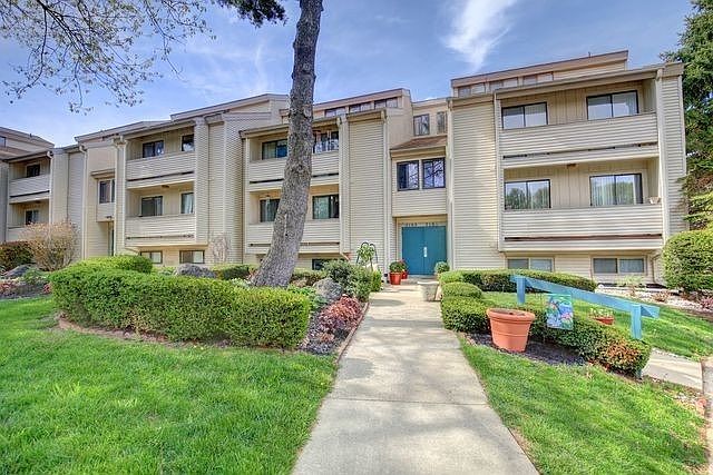 1st image of 2205 Melrose Dr APT B