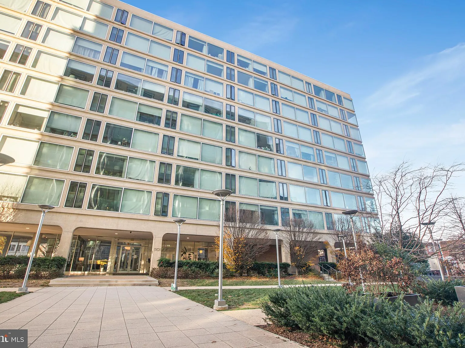 1 bed, 1.0 bath, 528 sqft, $2,200 — Photo 3