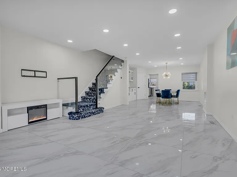 1001 Norwood Ave #7 — Photo 4