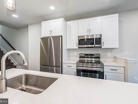 4th image of 400 N Patterson Park Ave