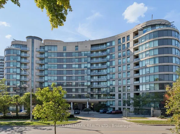 18 Valley Woods Rd #915, Toronto, ON M3A 0A1