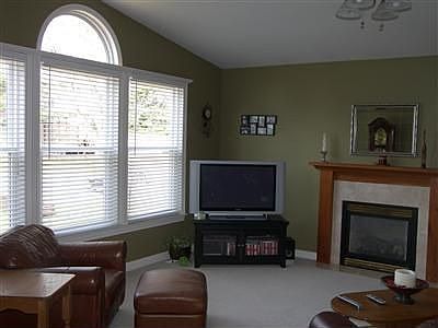 2nd image of 905 Manitou Ln