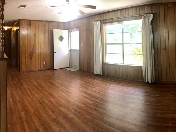 5th image of 404 Hillcrest Dr
