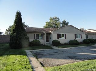 26005 Franklin Pointe Dr, Southfield, MI 48034
