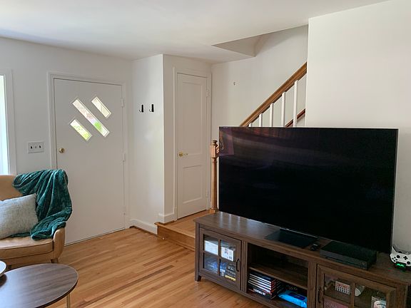 5th image of 9 E Myrtle St