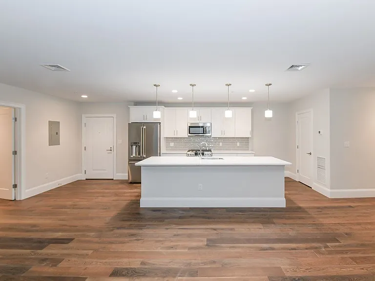 545 E 3rd St #1 — Photo 12
