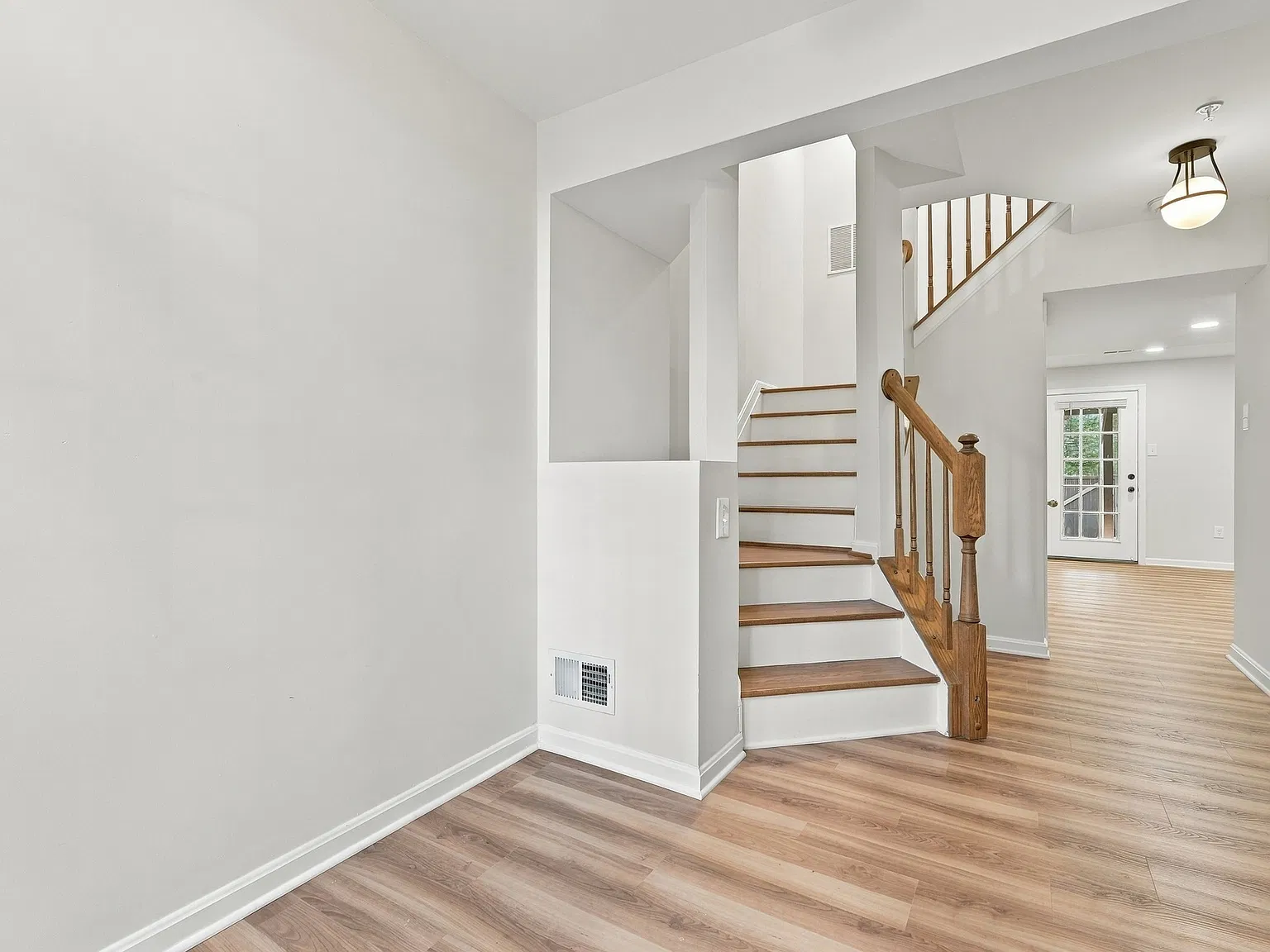 3 bed, 2.5 bath, 2002 sqft, $3,250 — Photo 4